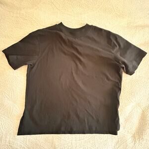 Uniqlo, NWOT, Black Boxy Cropped tshirt Medium
